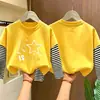 Camiseta infantil, algodão puro, novo corte solto, base de manga longa falsa de duas peças para primavera e outono de bebê, blusa de outono para menino