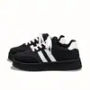 Populares zapatillas negras cómodas para mujer, nuevo lanzamiento de otoño temprano 2026, zapatillas deportivas ligeras, zapatos casuales negros versátiles de nicho