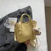 Bolsas Femininas Novas e Modernas Transfronteiriças, Bolsa Transversal Versátil Simples Texturizada Retrô, Bolsa de Mão Quadrada Pequena Elegante de Alta Qualidade