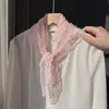 Lenço Triangular Pequeno Exquisito com Bordado Floral Vazado para Mulheres, Lenço Decorativo Estilo Francês Fresco e Doce, Lenço Fino de Renda