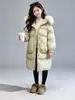 Chaqueta de Invierno de Algodón para Niñas Grandes con Cuello Desmontable de Piel 2026 Nuevo Estilo de Invierno Grueso de Longitud Media con Capucha Ropa de Abrigo Abrigo de Algodón Más Vendido