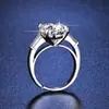 Suministro en vivo transfronterizo anillo de moissanita imitación de 5 quilates anillo de diamante clásico de cuatro garras para mujer de doble fila anillo de boda huevo de paloma