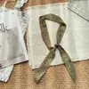 Bufanda de Cuadros Fresca y Sencilla Estilo Coreano con un Toque Juvenil, Moderna y Casual para Salidas, Bufanda de Seda de Primavera, Accesorio de Cuello Delgado y Artístico