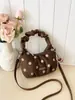 Bolsa tote pequena super popular para o trabalho, feminina 2026 nova de verão retrô chique para o dia a dia com alça de ombro e transversal com corrente
