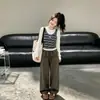 Conjunto de dos piezas para niña: camisa de base blanca a rayas con pantalones de falda con volantes, nuevo conjunto casual de estilo coreano para otoño, pantalones anchos