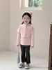 Otoño 2026 Nuevo Estilo Coreano Ropa Infantil Niñas Chaqueta de Botones Redonda Cuello Redondo Dos Piezas Top Dulce y Lindo Camiseta Básica