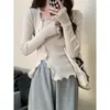 Camisa básica feminina com borda de babados, suéter de tricô para outono e inverno, design estiloso, camada interna da moda, top justo para garotas estilosas no outono e inverno