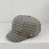 Novo Chapéu Octogonal Xadrez Retrô para Mulheres, Faz o Rosto Parecer Menor, Versátil e Fashion, Fivela de Metal, Chapéu de Pintor, Boina Estilo Coreano Outono/Inverno