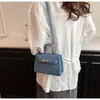 Nova bolsa de mão de nicho da moda 2026, bolsa pequena estilo Kelly, popular entre influenciadoras femininas, bolsa transversal moderna e um item essencial para o dia a dia este ano