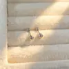 Pendientes de Acero de Titanio con Hebilla de Tornillo Geométricos de Letra Casuales y Compactos Clavos para el Cartílago del Oído Super Conservadores del Color 316L para Dormir Sin Quitarse los Pendientes