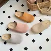 Chinelos Casuais Retro de Bico Fechado Mollykiki para Mulheres 2026 Novo Estilo Primavera Slip-On Preguiçoso Sapatos Versáteis Tendência