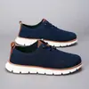 Zapatos casuales de tejido volador de venta caliente Temu, zapatos ligeros y transpirables para hombre, zapatos para caminar de verano de gran tamaño transfronterizos.