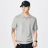 Suéter de Punto Liso Retro con Cuello Chal de Manga Corta para Hombre Primavera 2026 Nuevo Simple Versátil Casual Holgado Adelgazante Top
