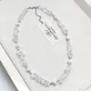 Colar de pérolas cultivadas de cristal branco transparente irregular de design nicho de verão, colar simples e único