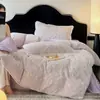 Lujoso juego de ropa de cama de cuatro piezas bordado de terciopelo de leche, funda de edredón de forro polar coral cálido de invierno, ropa de cama antiestática