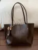 Bolso Tote Estilo Coreano para Viajar para Mujer 2025 Otoño Nuevo Bolso de Gran Capacidad para Mujer de Moda Simple y Elegante Bolso de Hombro