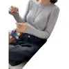 Suéter de base feminino para primavera, outono e inverno 2025, novo top de tricô estiloso e sofisticado com gola redonda e mangas compridas