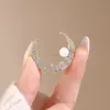 Broche único de perlas con diseño de corazón 2024 nueva moda otoño e invierno corsage accesorios de alfiler delicados para mujer Corea del Sur