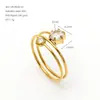 Anillo europeo de tres capas con circonita en espiral de acero inoxidable de banda delgada de múltiples colores de diamante doble estilo lujo ligero anillo abierto ajustable