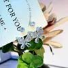 Pendientes Pequeños de Mariposa Plateada con Diamantes Completos para Mujer 2026 Nuevo Estilo Caliente Pendientes de Lujo Ligero de Gama Alta con Temperamento Único y Joyería de Oreja Única