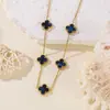 Colar Pingente de Trevo de Quatro Folhas da Sorte da Moda para Mulheres, Corrente para Clavícula Versátil de Design de Nicho de Luxo Leve, Colar Elegante de Aço Titânio