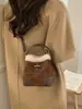 2026 Invierno Bolso de Hombro Simple de Moda de Alto Valor Bolso de Mano de Felpa Retro Casual Estilo INS Bolso Cruzado para Mujer