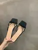 Sandalias de hada estilo francés con tacón grueso para uso en exteriores, nuevo modelo de verano 2025, sandalias plateadas elegantes para combinar con faldas