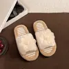 Chinelos Peludos Florais Femininos para Uso Externo Outono/Inverno Novos Estilosos para Casa Confortáveis Antiderrapantes Casuais com Tira Única Chinelos de Algodão