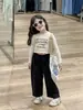 Otoño 2024 nueva ropa infantil coreana para niñas estilo chica popular camiseta corta con orejas de madera pantalones negros pantalones rectos