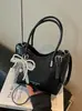 2026 nuevo bolso tejido de nicho de alta gama, bolso tipo cubo, bolso tipo dumpling, bolso simple y elegante de alta gama para llevar debajo del brazo para mujer