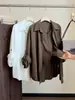 Camisa Falsa de Dos Piezas Elegante Estilo Old Money para Mujer Otoño Temprano 2026, Nuevo Diseño con Cuello de Solapa, Blusa Versátil Casual de Manga Larga