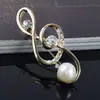 Moda Más Vendida Broche de Nota con Lazo y Perla Estilo Coreano para Mujer Corsage de Cristal de Alta Gama Incrustado con Diamantes Pin para Ropa