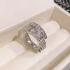 Pendientes de Clip de Estrella de Cuatro Puntas Transfronterizos Europeos y Americanos para Mujeres Sin Perforaciones, Pendientes de Estilo Minimalista con un Toque de Lujo Ligero y de Alta Gama, Diseño Único