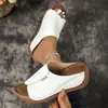 Chinelos casuais de sola grossa plus size para mulheres, modelo novo 2025, tira larga, chinelos plataforma peep-toe simples e estilosos