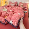 Artículo Popular de Celebridad de Internet Estilo Coreano Estilo Princesa Set de Cuatro Piezas con Pompón Algodón Puro INS Dibujos Animados Crema Pastel Algodón Funda de Edredón para Dormitorio Set de Tres Piezas