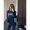 Estilo casual~Camiseta da moda com ombros caídos, modelagem solta que afina, de manga longa para mulheres, novo modelo outono 2026 H082913