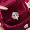 Anillo de Resina Roja Hueca de Trébol de Cuatro Hojas, Estilo Europeo y Americano, Anillo Elegante y Versátil, Lujoso y de Gama Alta, Más Vendido en Aliexpress