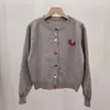 Cardigã de tricô bordado com padrão de pônei vermelho OEM para mulheres, novo modelo outono e inverno, vermelho Ano Novo, ano do zodíaco, suéter de gola redonda