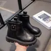 Botas Infantiles 2026 Otoño e Invierno Nuevo Estilo Botines Cortos para Niños Botas de Cuero Negras de Suela Blanda para Niñas Botas de Niña Estilo Británico