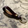 Llavero de piel de vaca para hombre y mujer, colgante para llavero de coche, cuero genuino de alta gama, llavero para coche Audi Volkswagen, regalo sencillo
