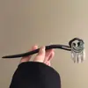 Pasador de Pelo con Borla en Forma de Media Luna Estilo Antiguo para Mujeres 2026 Nuevo Accesorio para el Cabello Hanfu Pasador de Doble Cara con un Toque Elegante de Alta Gama Pasador de Madera
