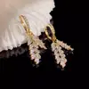Brincos de Folha com Cravação de Diamantes de Design de Nicho Estilo Japonês e Coreano Moda Luxo Leve Popular entre Celebridades da Internet Joia de Orelha Exquisita Versátil