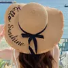Novo Chapéu Estilo Coreano para Mulheres, Chapéu de Palha Respirável da Moda com Letras e Aba Larga, Chapéu de Sol para Proteção Solar na Praia, Chapéu de Sol de Verão