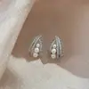 Pendientes de Moda Dulces y Frescos para Mujer, Lujo Ligero con un Toque de Alta Gama, Pendientes Versátiles con un Diseño Único, Pendientes de Botón de Nicho al por Mayor