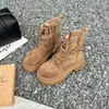 Botas Martin Femininas de Camurça Retro com Cadarço Novo Estilo Outono/Inverno 2026 Estilo Garota Popular Versátil Casual Botas Curtas com Solado Grosso e Fivela