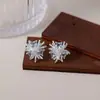 Brincos Stud Coleção Primavera 2026 Cubo de Açúcar Fogos de Artifício para Mulheres, Luxo Leve, Elegantes, Simples, Modernos, Versáteis, Joia de Orelha com Design Exclusivo