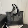 Bolso tote de hombro casual de color liso, gran capacidad, tela PU lavada, estilo retro europeo y americano, nuevo, para mujer, 2026