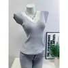 Moda Nova Primavera e Verão 2026 Versátil para o Dia a Dia Decote V Duas Cores Emagrecedor Hot Girl Blusa de Tricô para Mulheres