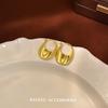 Hebilla de oreja de oro irregular simple 2024, nueva hebilla de oreja de nicho con diseño de temperamento de moda de personalidad exquisita que combina con todo