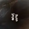 Aretes de Mariposa Super Flash para Mujer, Diseño de Nicho de Lujo Ligero, Aretes Colgantes de Zircón, Aretes de Temperamento para Estudiantes que Viajan al Trabajo, Venta al por Mayor